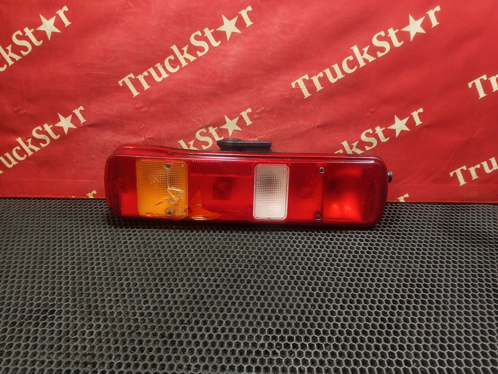 Фонарь задний правый 2017г