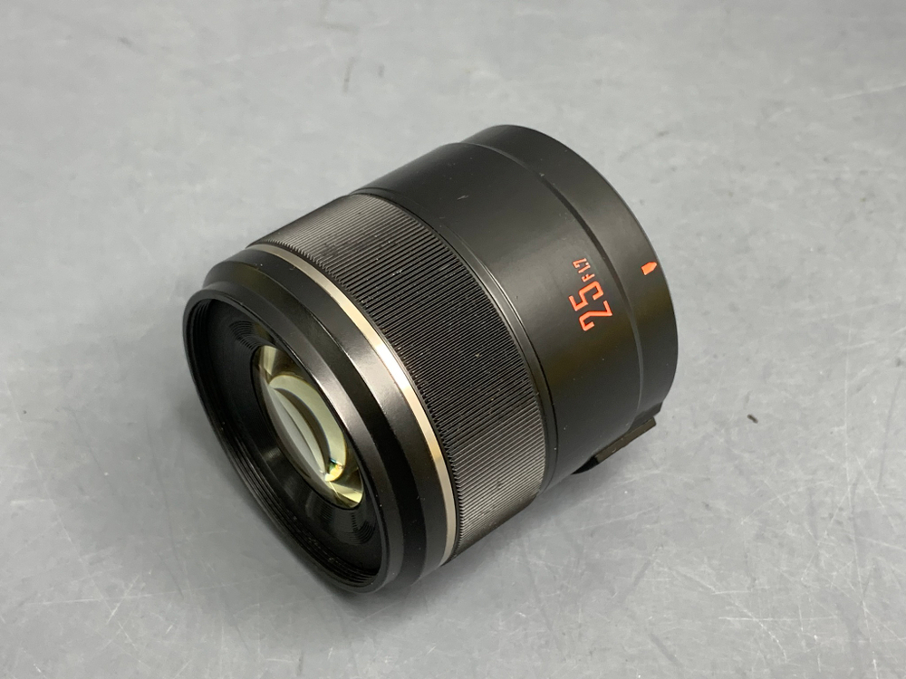 YongNuo 25mm 1.7 MFT Внутри линз разводы