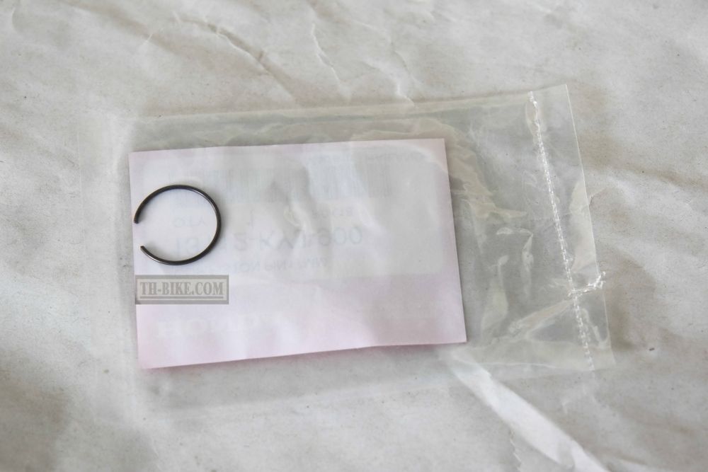 13112-KYJ-900. CLIP, PISTON PIN, 17MM