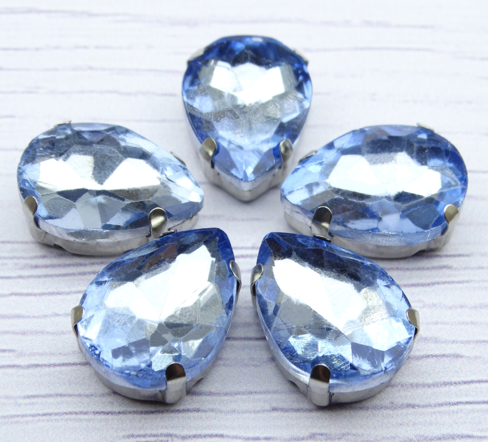 АЦ024НН1318 Хрустальные стразы формы "капля" в цапах, цвет: светло-голубой, 13х18 мм, 3 шт.