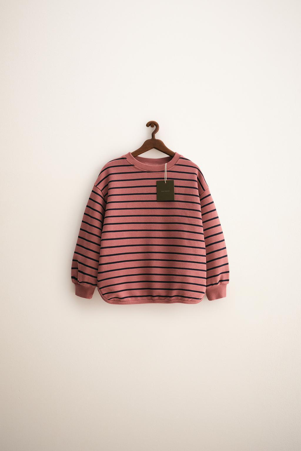 ZARA TIMELESS - ПОЛОСАТАЯ ТОЛСТОВКА, КЛУБНИЧНЫЙ