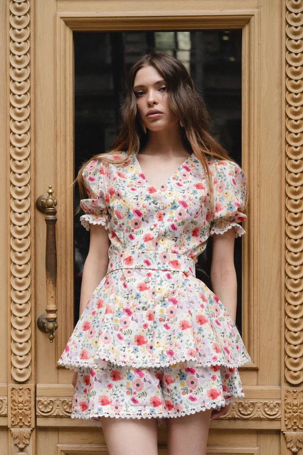 «Flower blouse» Блуза из хлопка рельефами и кружевной отделкой.