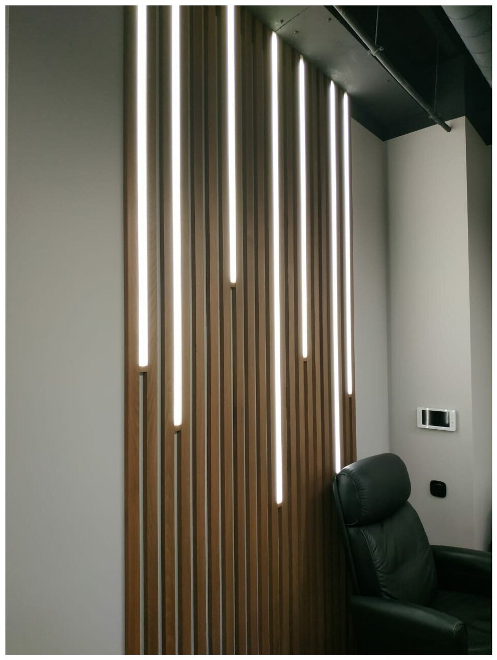 Декоративный брус 45х45х3000мм для стены из реек