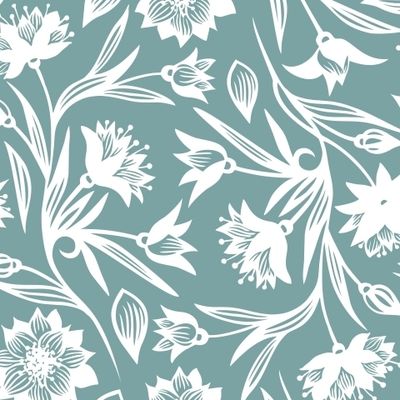 БЕЛЫЕ ЦВЕТЫ НА ГОЛУБОМ ФОНЕ