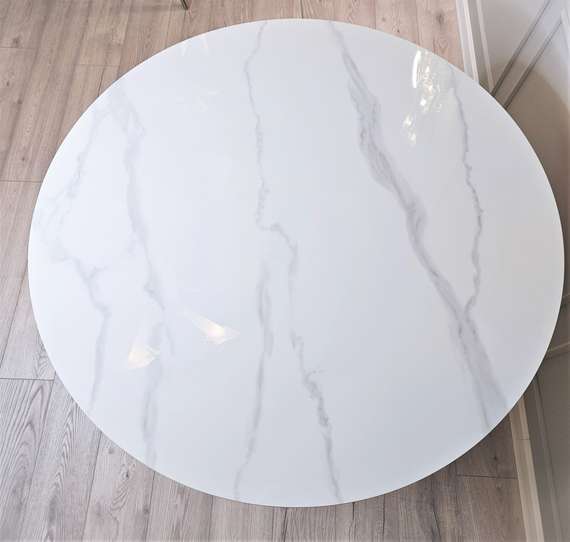 Стол Yoda Ø135 см, белая керамика, черная ножка