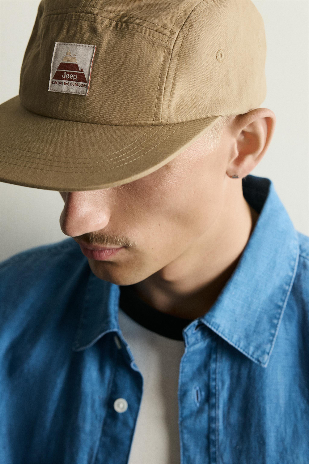 ZARA КЕПКА С ПЛОСКИМ КОЗЫРЬКОМ И НАШИВКОЙ JEEP®, РЫЖЕВАТО-КОРИЧНЕВЫЙ