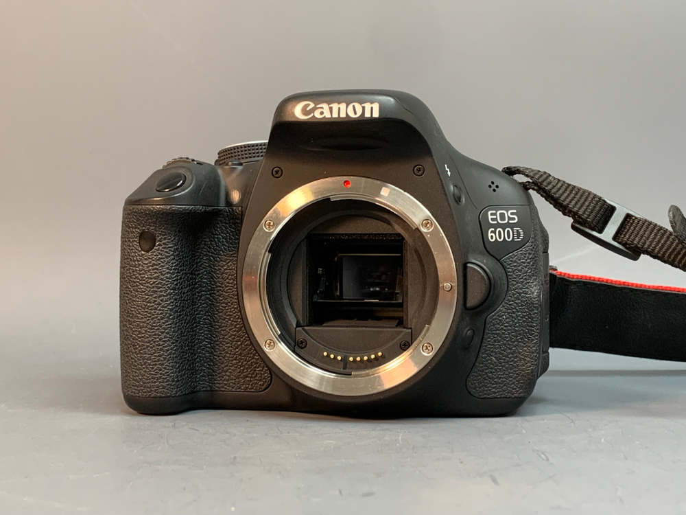 Canon EOS 600D kit 18-55mm ll 7.278 Кадров