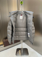 Пуховик Moncler