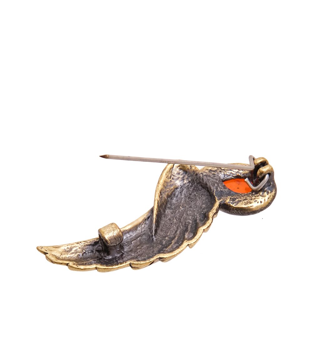 AM-3476 Брошь «Лебедь с крылом» (латунь, янтарь)