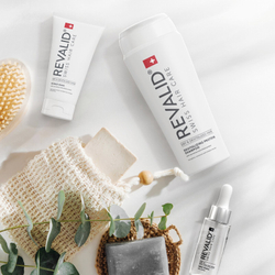 Revalid Revitalizing Protein Shampoo - укрепляющий и восстанавливающий шампунь для всех типов волос /   250  ml  / GTIN 7640123390157