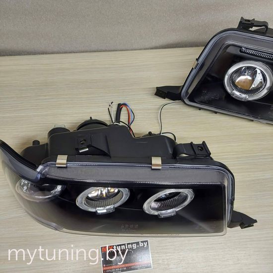 Передние фары ANGEL EYES BLACK для Audi 80 B4