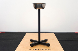 Чаша на стойке для магнезии