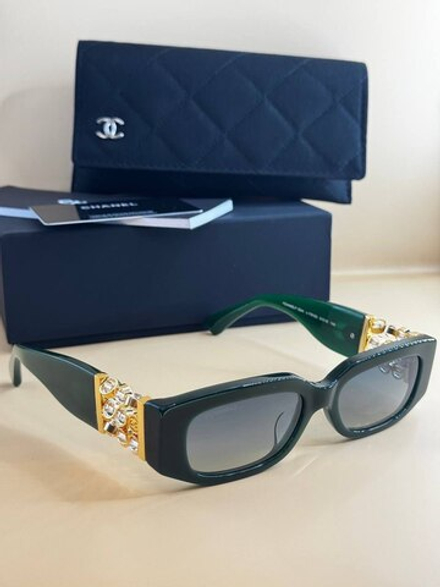 Солнцезащитные очки CHANEL