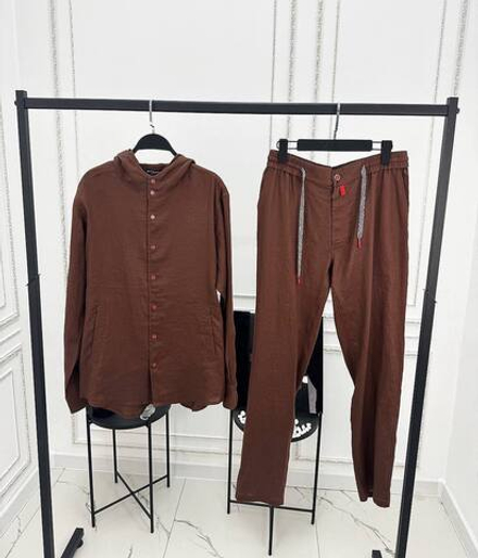 Льняной костюм Kiton