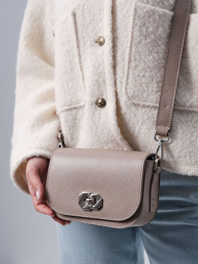 Сумка кожаная на плечо кросс-боди бежевая