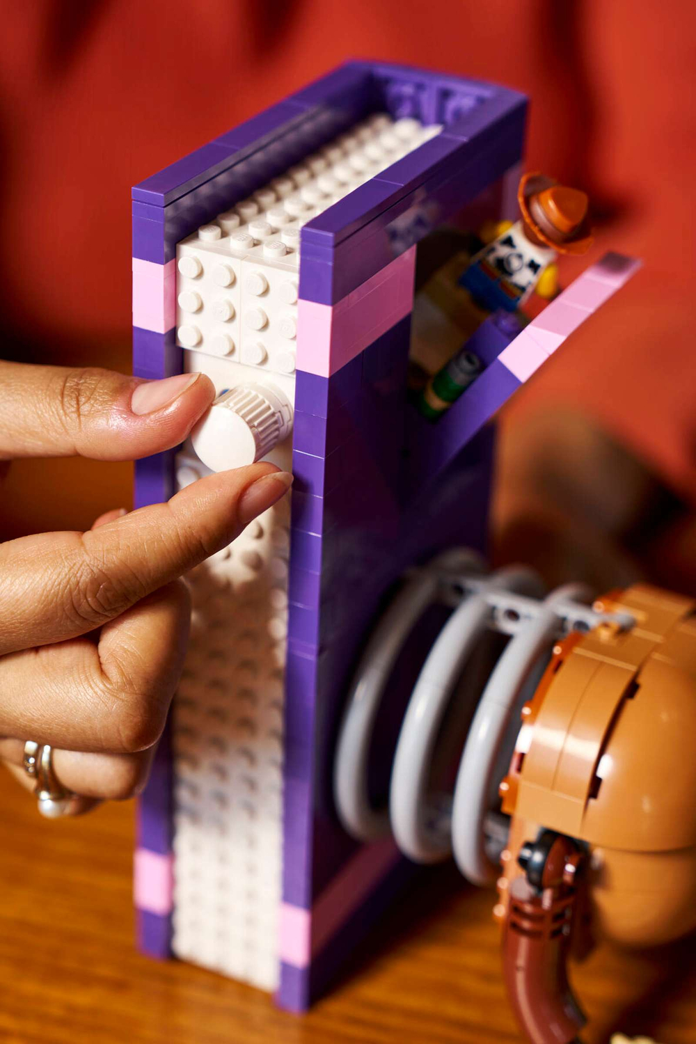 Конструктор LEGO Disney 43301 Toy Story Slinky Dog Bookends