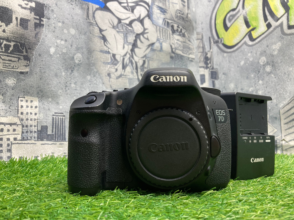 Canon EOS 7D ( С дефектом )