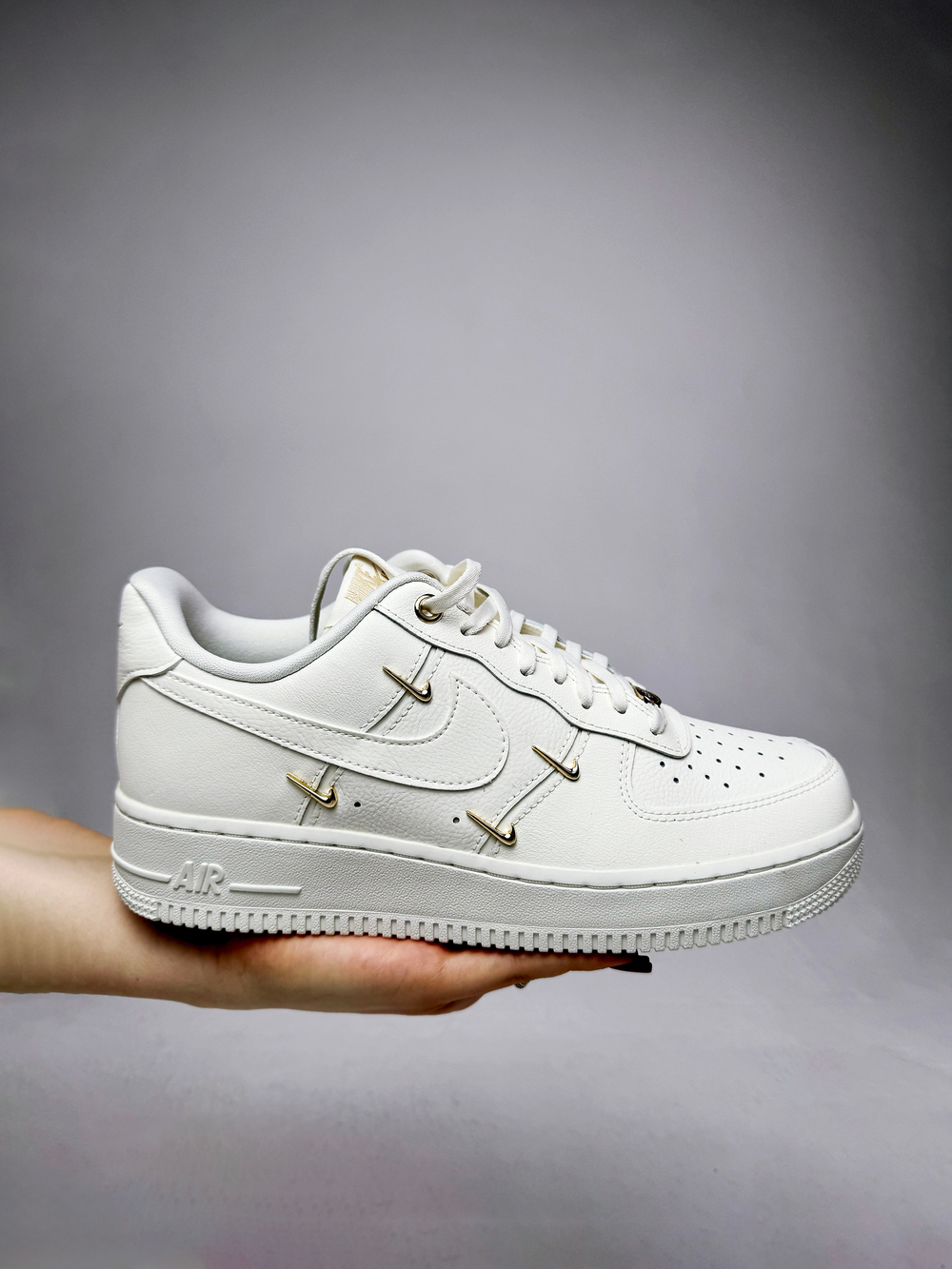Кроссовки Nike Air Force 1 LX Gold Swoosh