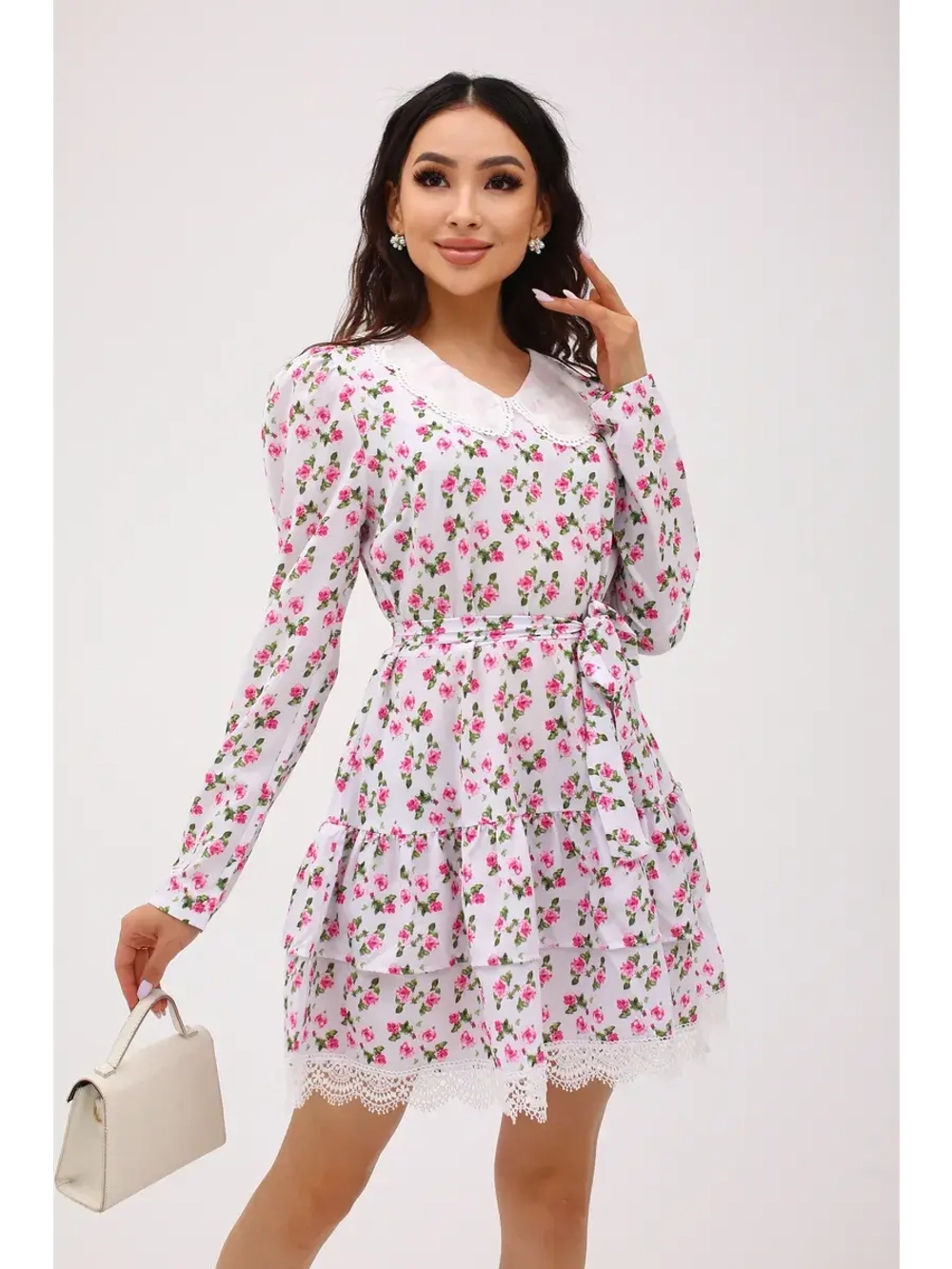 Летнее платье с кружевами короткое в цветочек