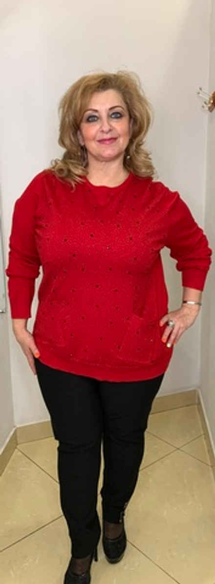 Нарядный джемпер со стразовым оформлением