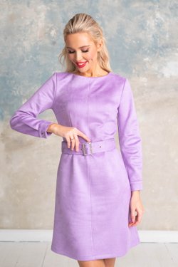 Платье-футляр в лавандовом цвете из замши