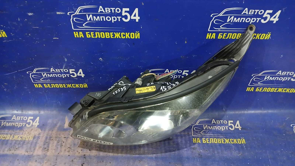 Фара передняя левая TOYOTA NOAH 2007-2010