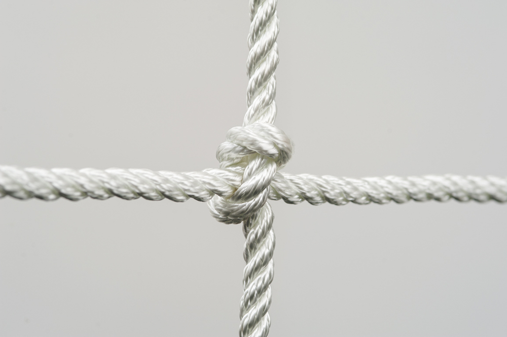 Сетка для лазания 2х1 метра (ячейка 25х25 см, хвосты 40 см по периметру)