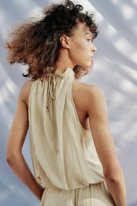 ZARA ТОП С ГОРЛОВИНОЙ ХАЛТЕР И БУСИНАМИ, ЭКРЮ