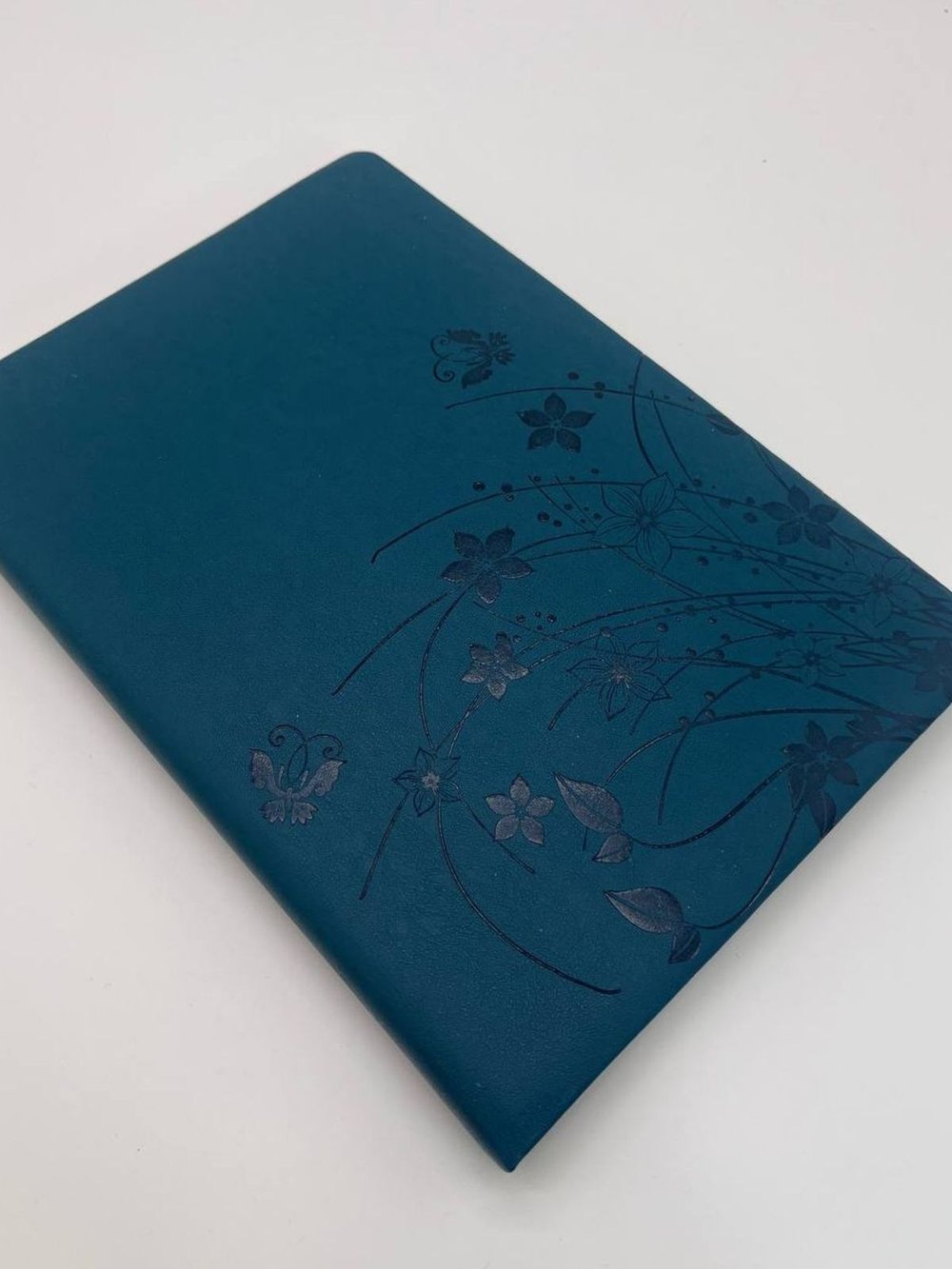 Блокнот 135 л. В5 25*17,5 см лин. т.бирюзовые цветы  (7670-4)