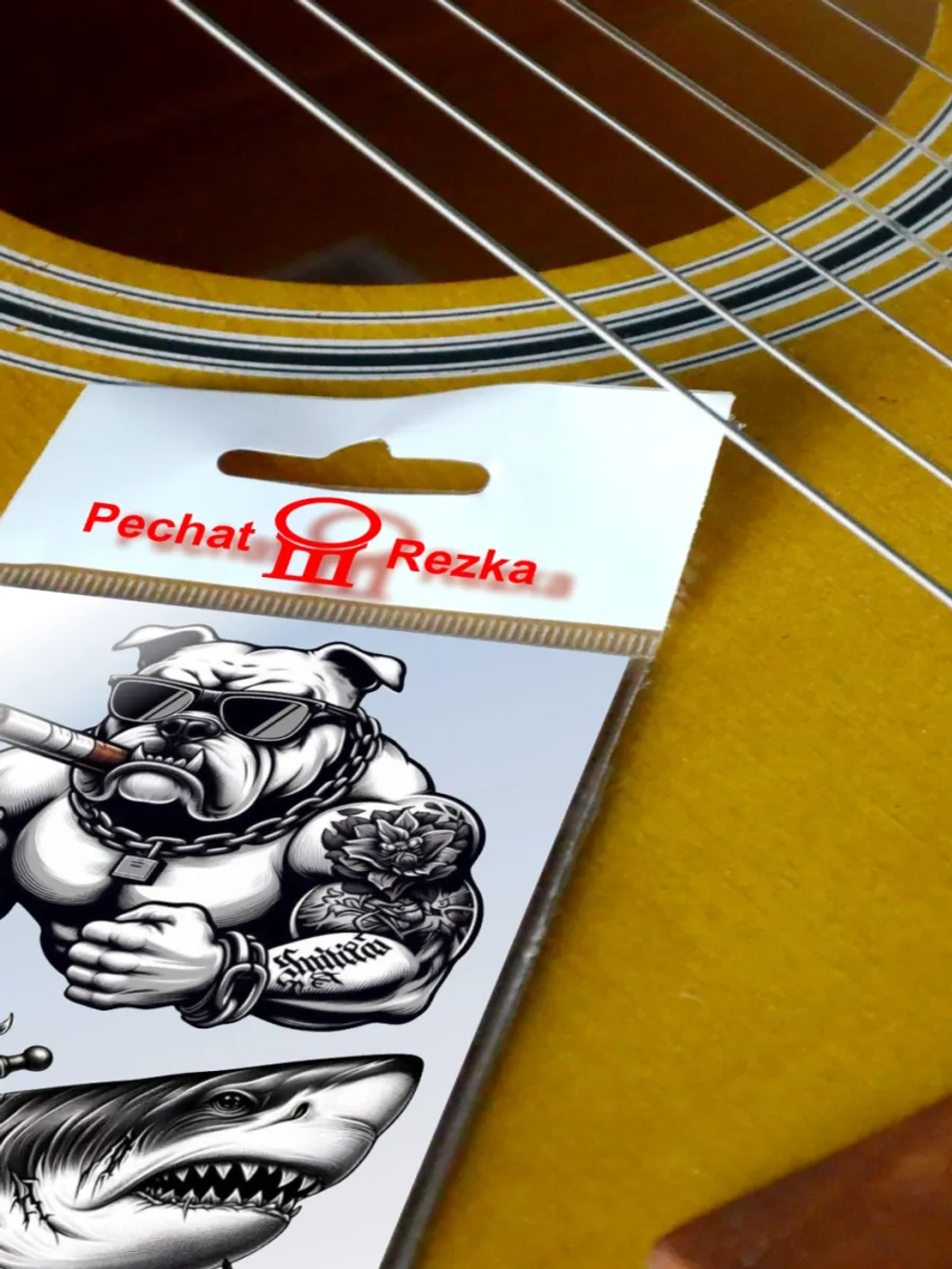 Стикеры - Черно-белые пес и акула