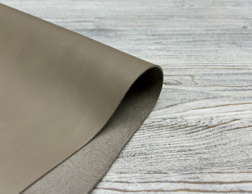 Фото фактуры натуральной кожи Пирея цв. Серый / Pirea Light Cement