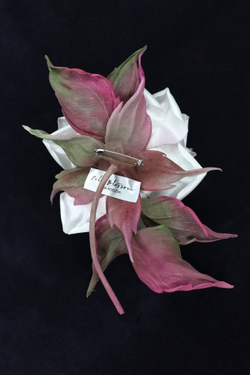 Брошь нюдовая роза из шелка