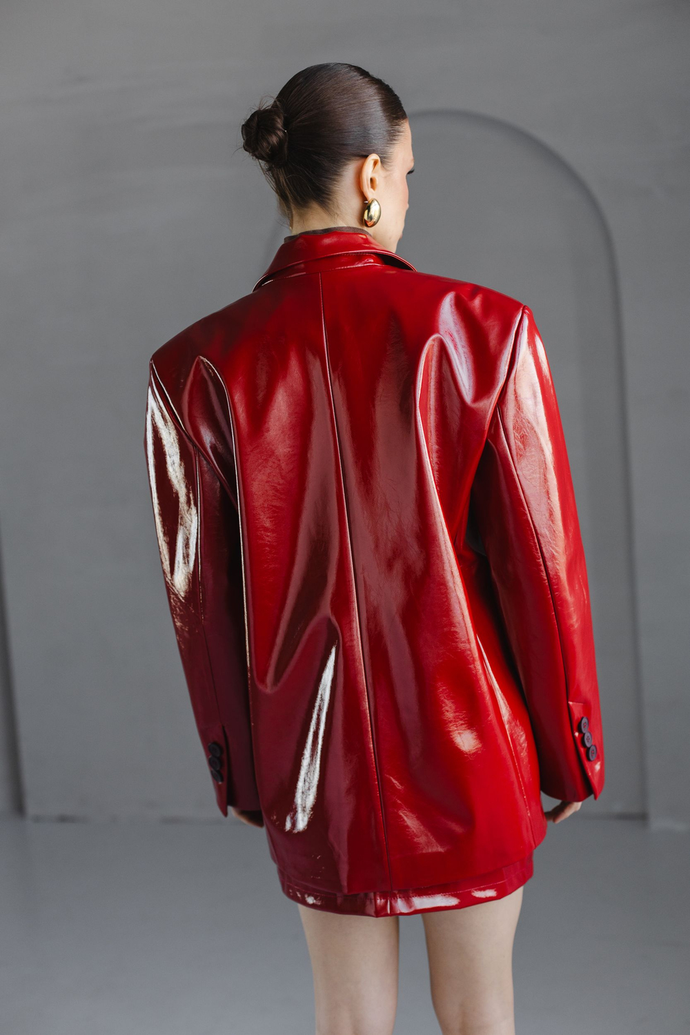 Жакет из эко-кожи однобортный лаковый бордо