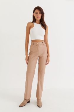 Брюки из экокожи прямые бежевого цвета