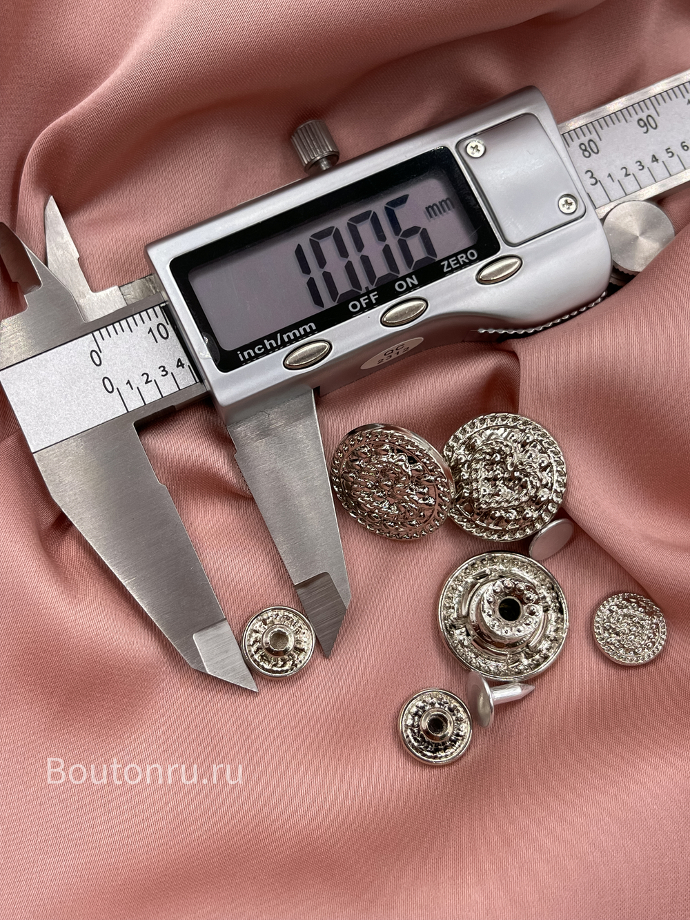 Пуговицы установочные серебристые с сердцем комплект