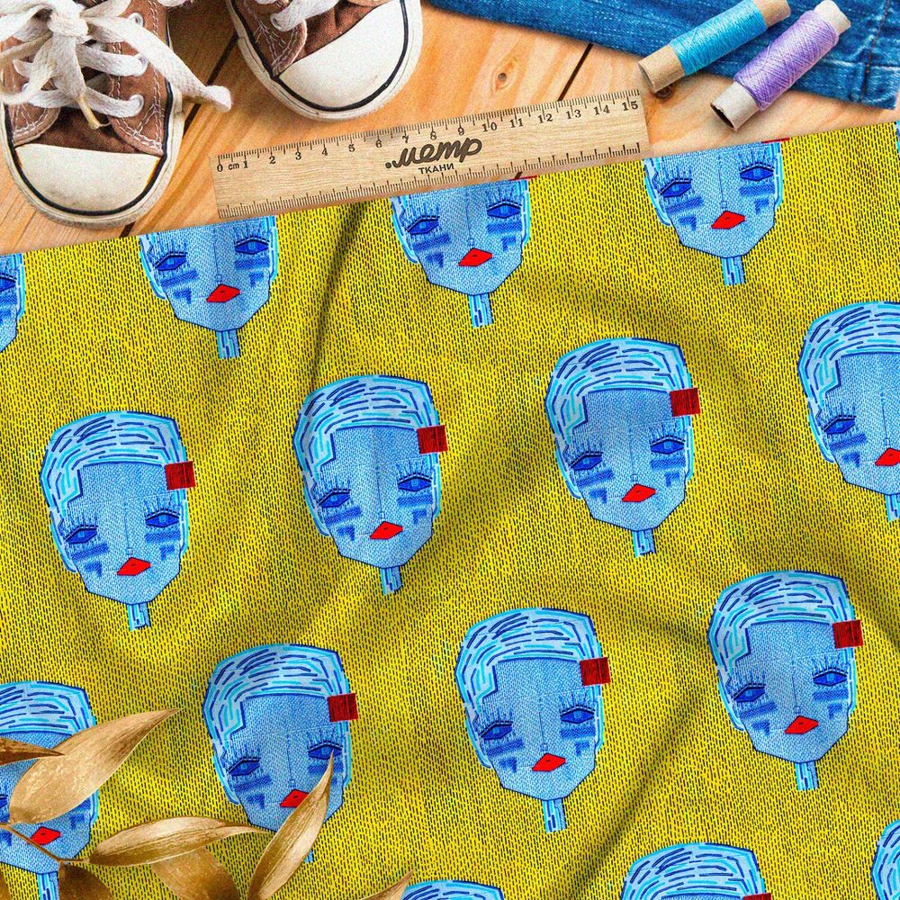 Ткань лён синие кукольные головы на жёлтом фоне