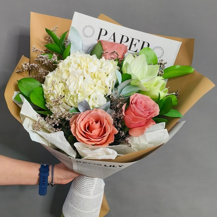 Авторский букет с амариллисом и гортензией