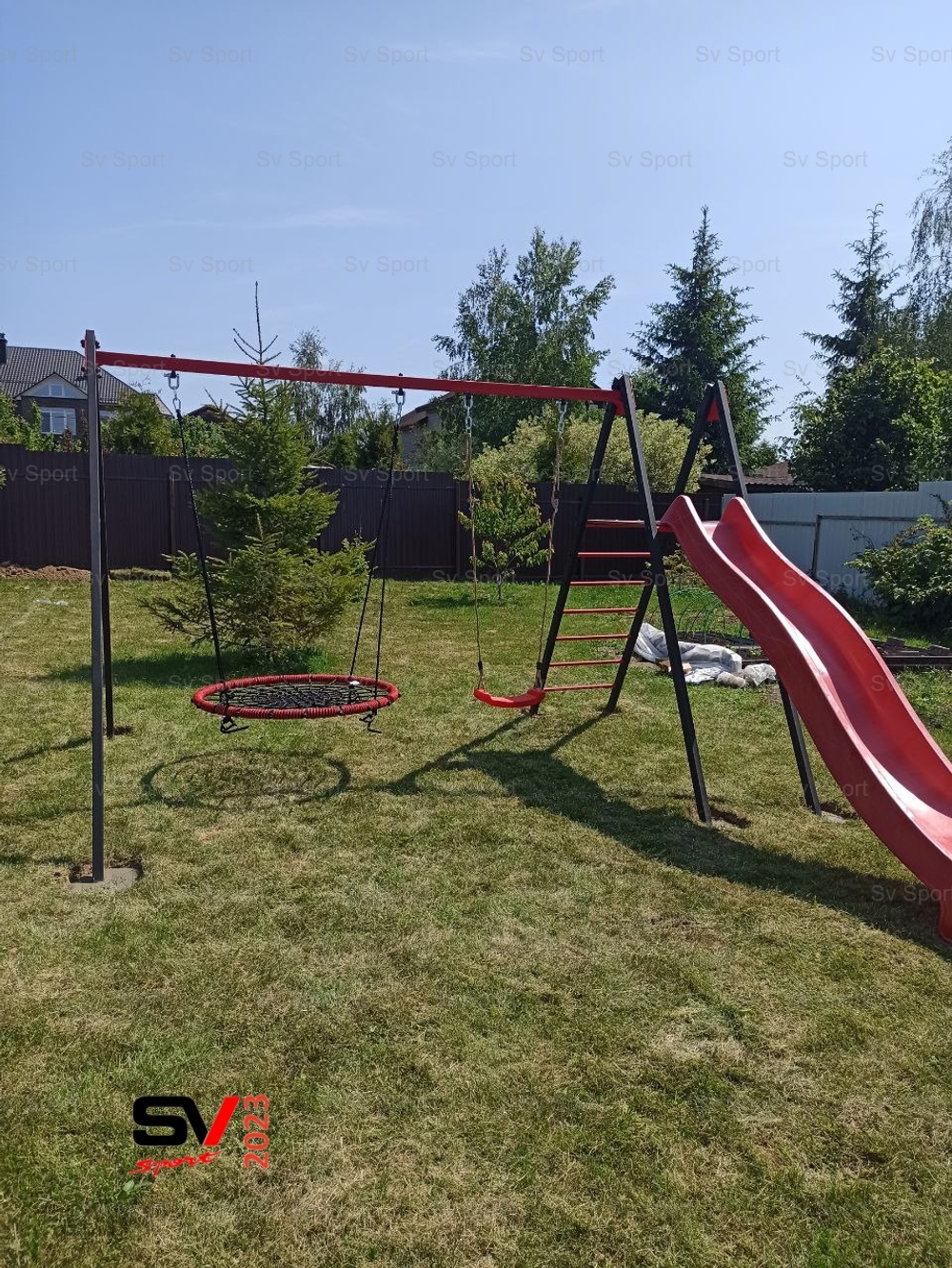 Монтаж уличных качелей Sv Sport с горкой