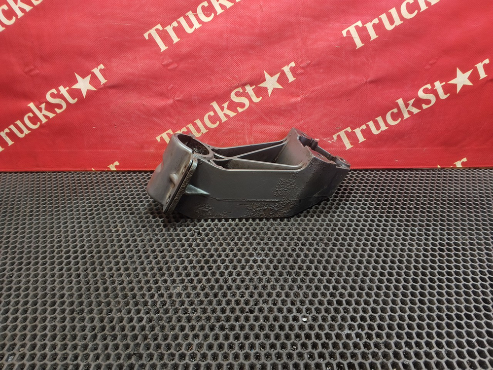 Кронштейн крыла заднего