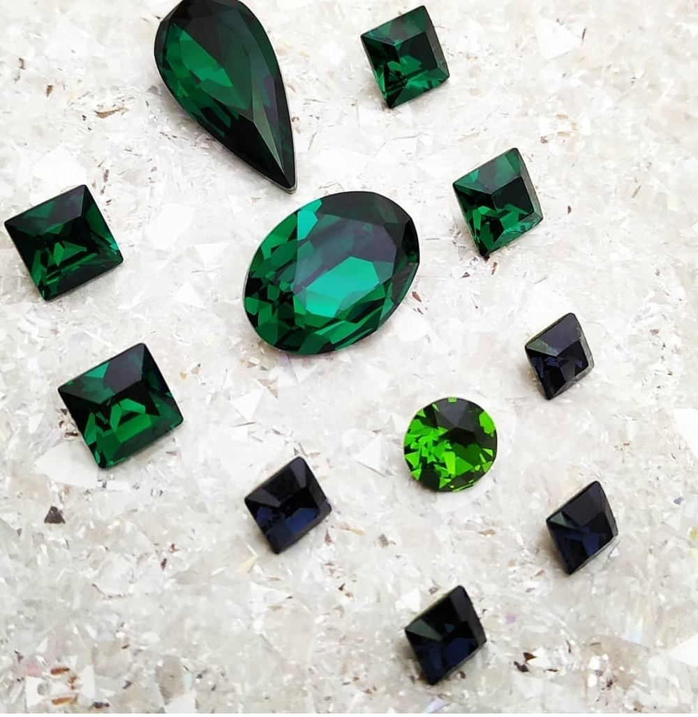 evoli 4428 Square Fancy Stone - Emerald