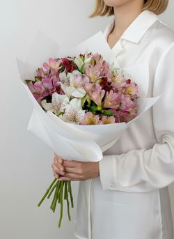 Букет из 15 альстромерий микс