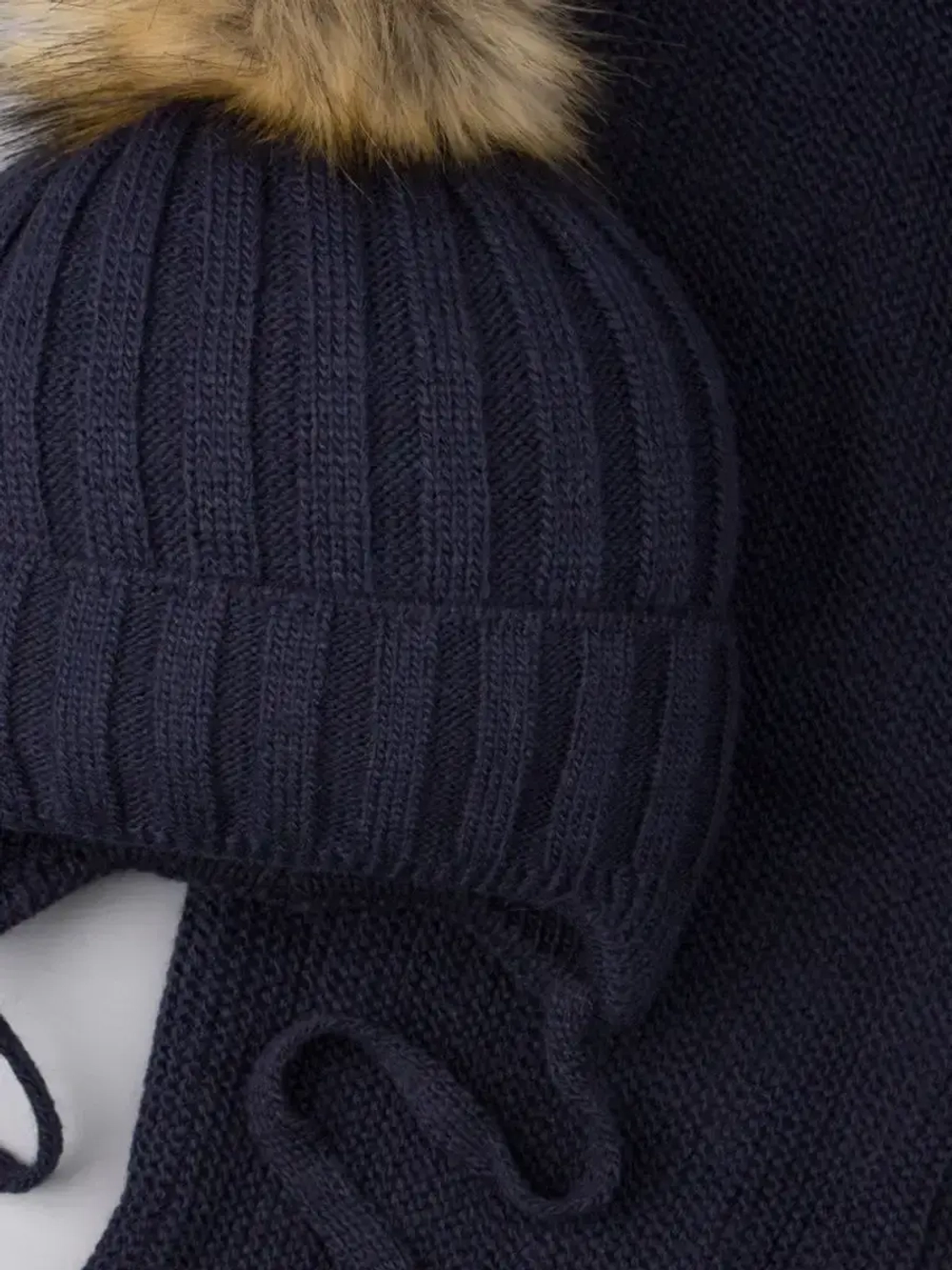 Шапка зимняя детская с помпоном и снуд