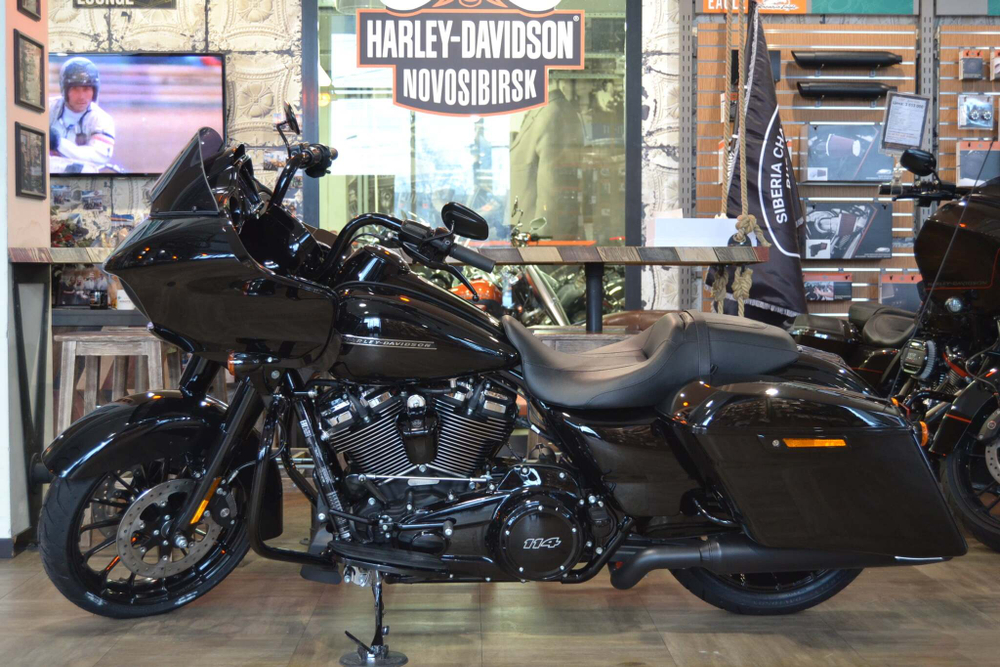 Road Glide Special 114  Harley-Davidson Vivid Black