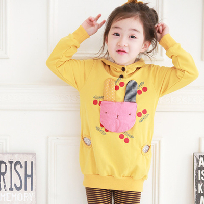 Худи утепленное с объемной аппликацией кролика и карманами