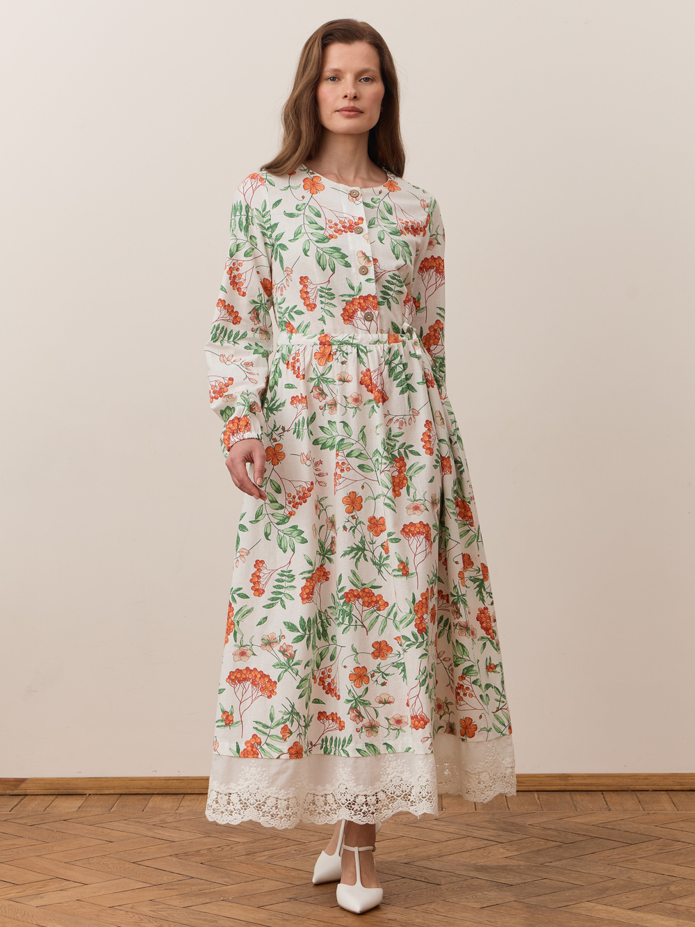 Платье с кружевной оборкой