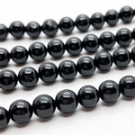 Бусины Шерл (черный турмалин), диаметр 5,8-6,1 мм, цена за 32-33 шт (1/2 нити)