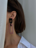 Серьги цветной пластик С999. Оттенки розовый и черный.