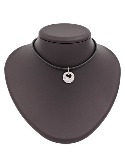 Фото подвески Малыш из серебра на постаменте