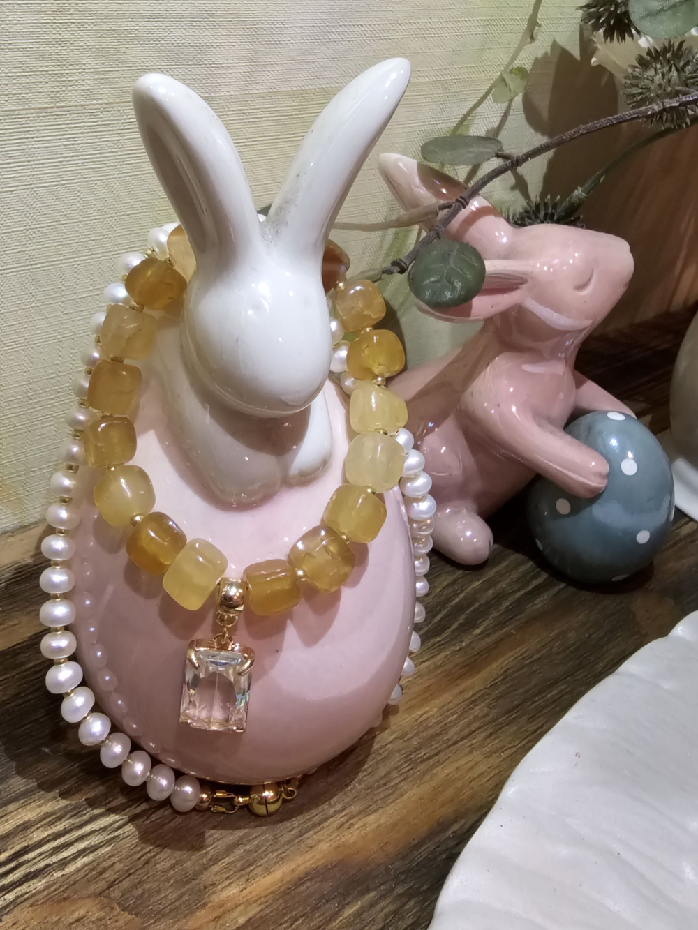 Колье ручной работы из культивированного речного жемчуга и агата кракле "Праздник"