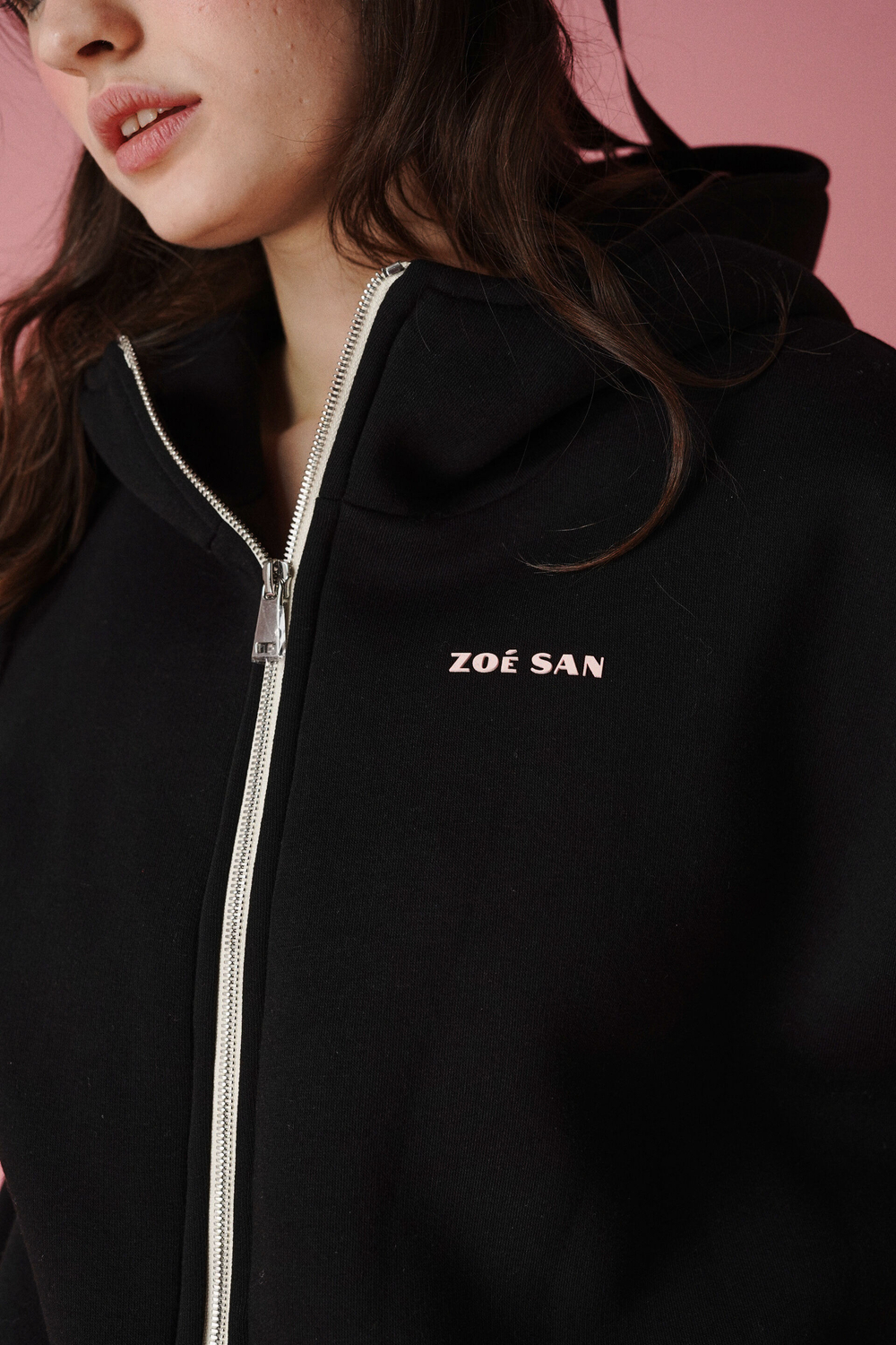 Худи на молнии укороченная с начесом, черная